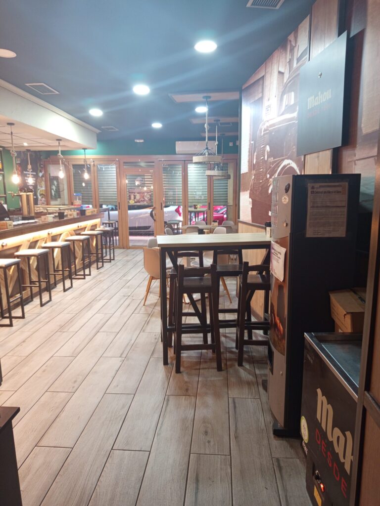 Se traspasa taberna bar